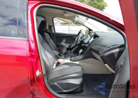 2013 Ford Focus Se z USA, uszkodzony, nr VIN 1FADP3K22DL305118